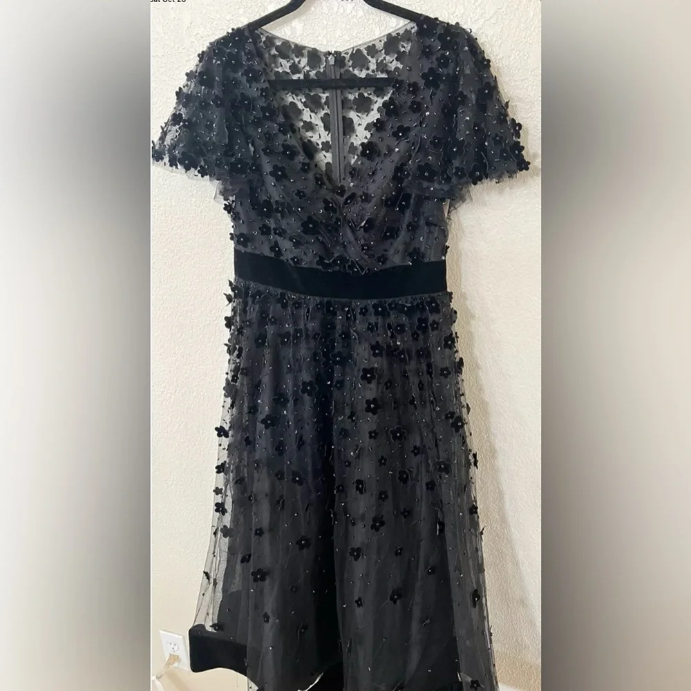 New Mac Duggal EMBELLISHED BUTTERFLY SLEEVE VELVET HEM MIDI DRESS in Black Sz 8 - Picture 5 of 9